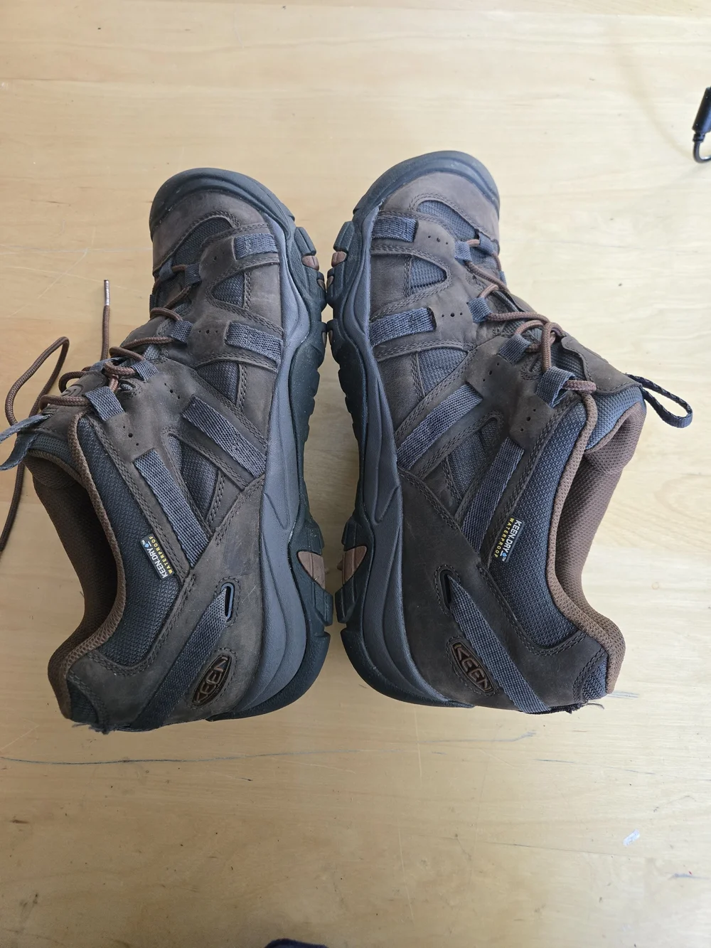 KEEN Siskiyou Shoes Mens 11.5 Brown Waterproof Hiking Trail Low Top Sneakers
